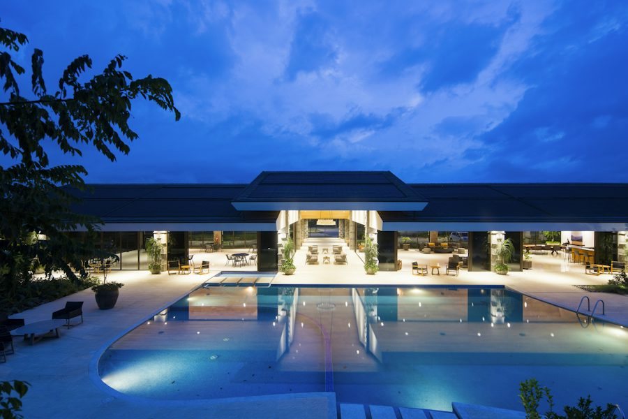 Contemporary Mansion concept: Resort pool