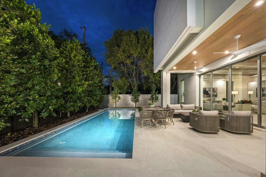 Modern Luxury Home concept: Glass & pool