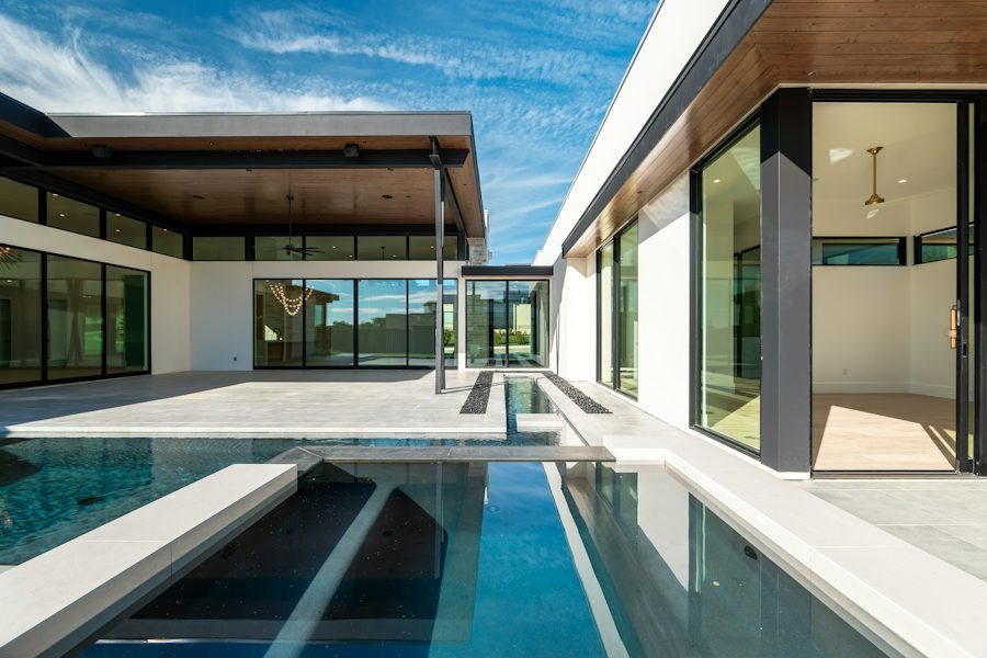 Modern Luxury Home concept: Pool deck